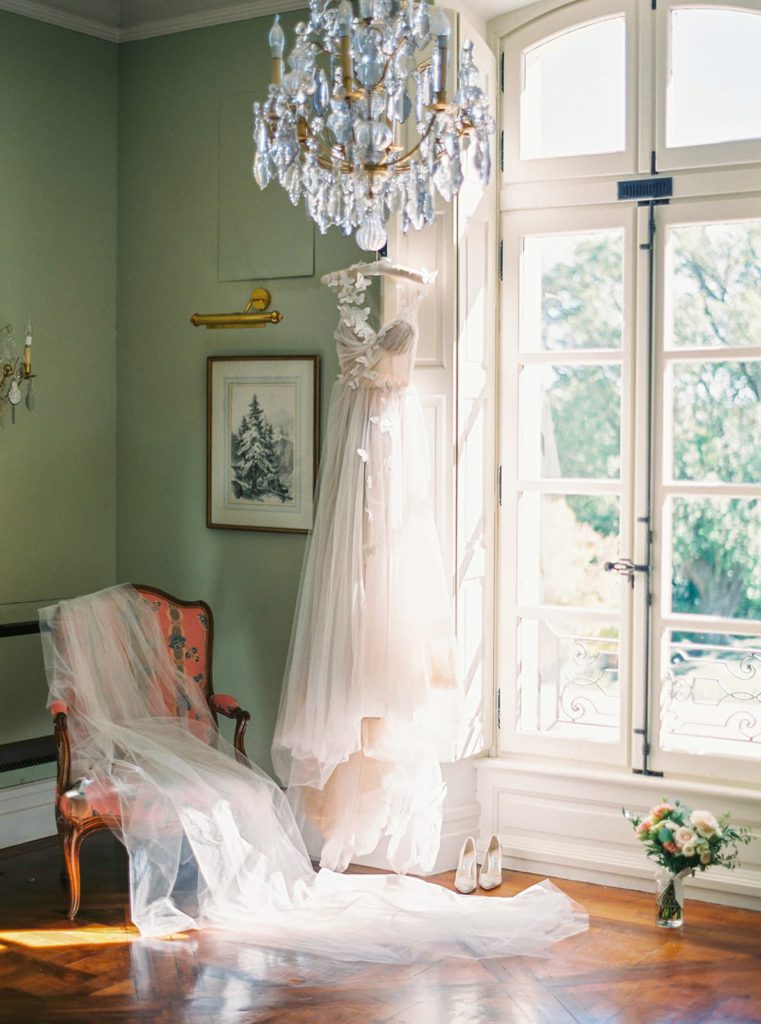 bride details from a wedding at Chateau de Tourreau