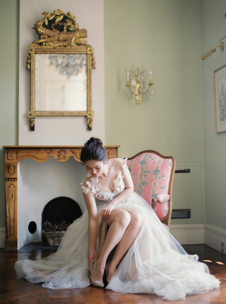bride getting ready on a wedding at Chateau de Tourreau