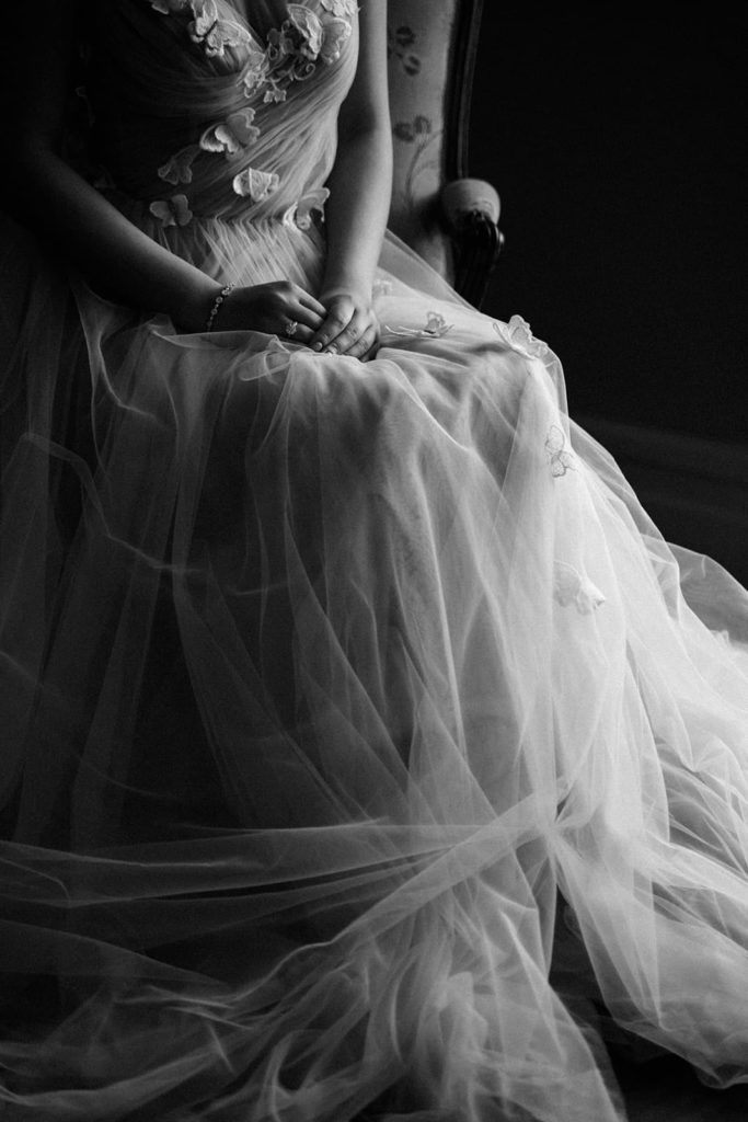 bride getting ready on a wedding at Chateau de Tourreau