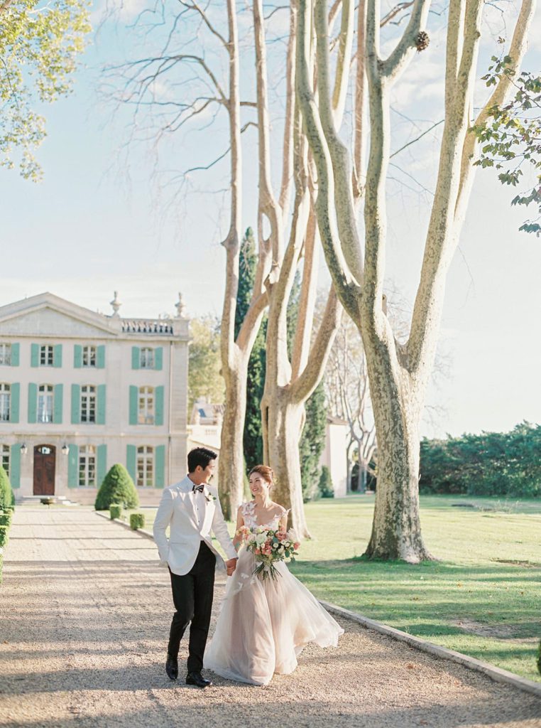 couple's photos at wedding Chateau de Tourreau