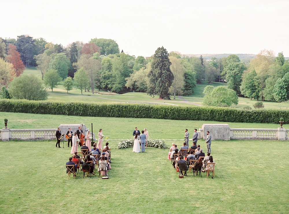 Destination wedding in Paris chateau bouffemont
