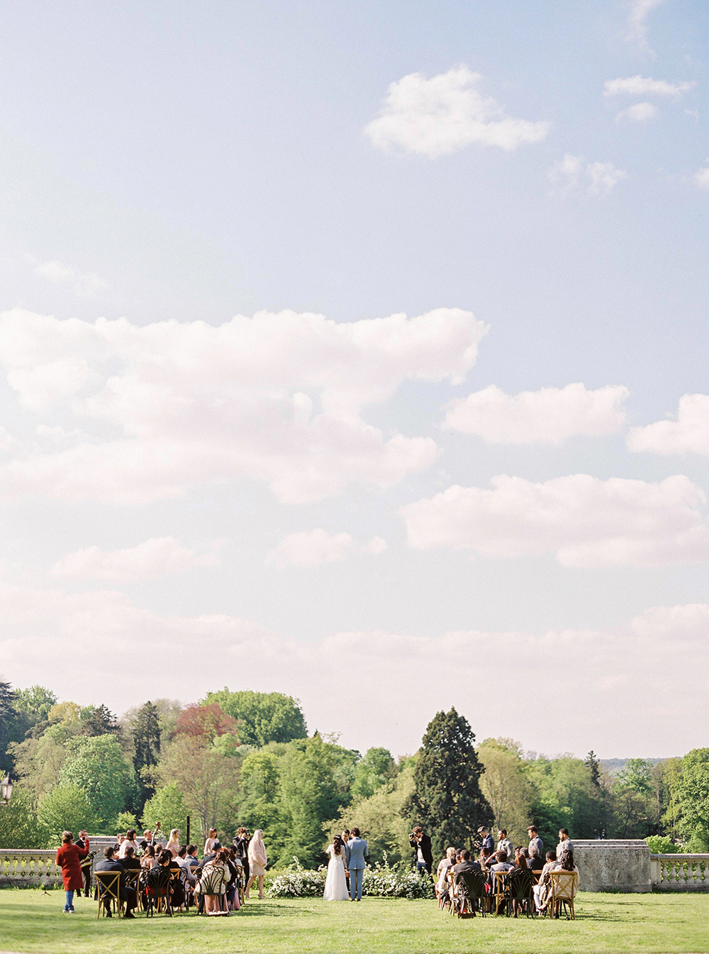 Destination wedding in Paris chateau bouffemont