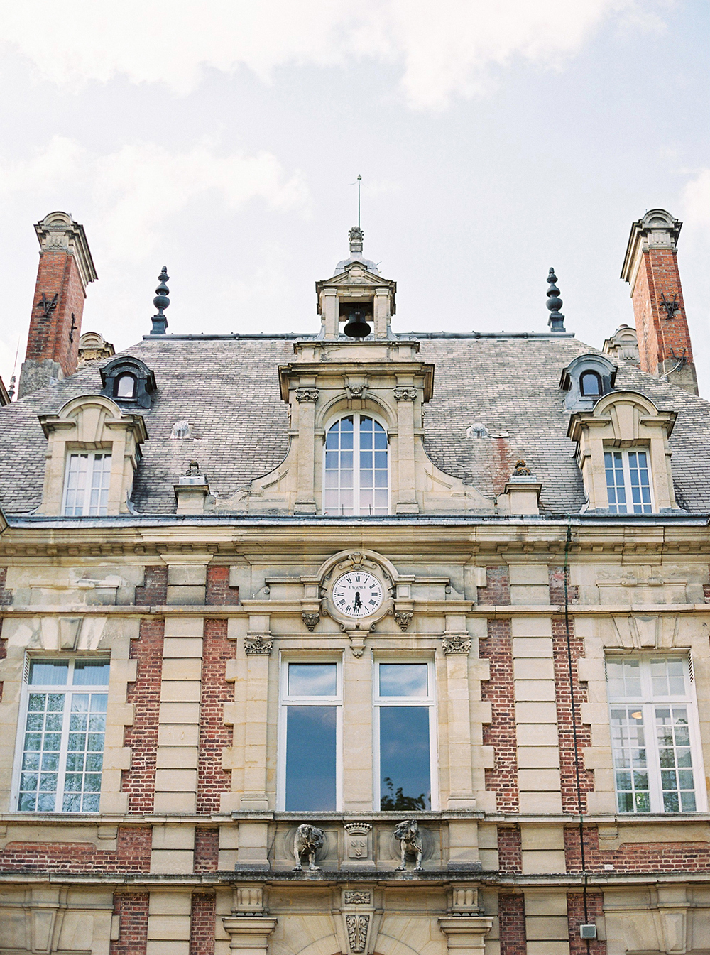 Destination wedding in Paris chateau bouffemont