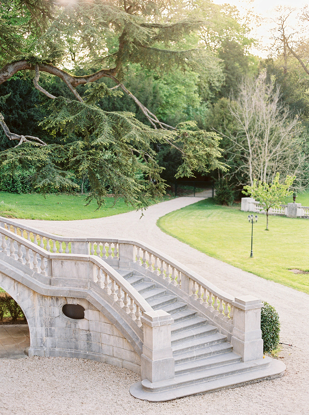 Destination wedding in Paris chateau bouffemont
