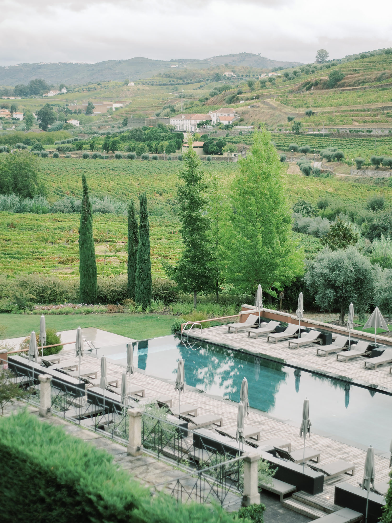 Fall wedding stunning location in Douro Valley