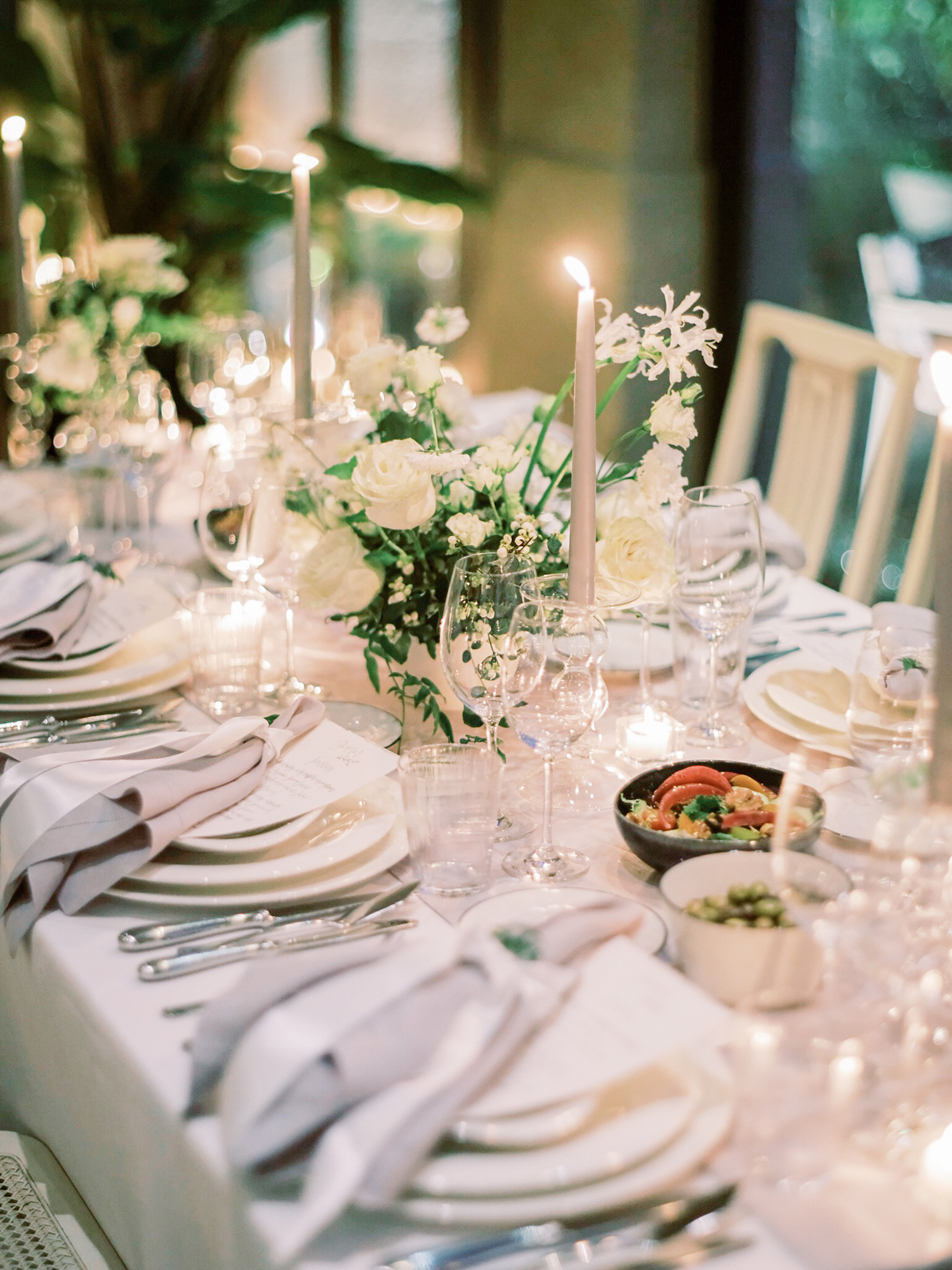Table decor and flowers at night 