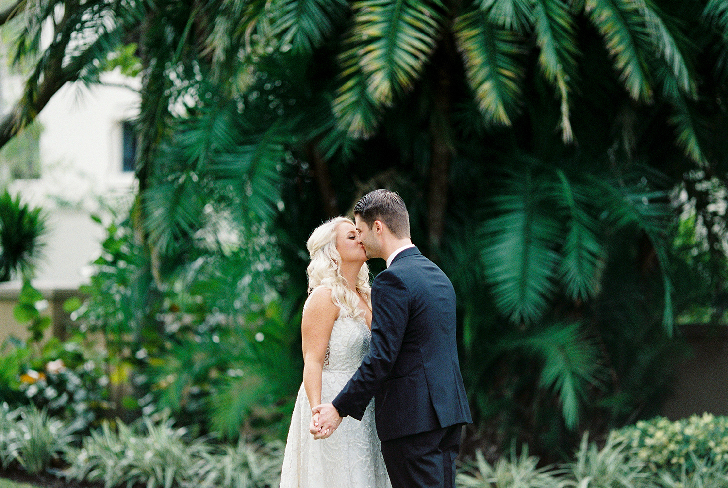 couple kissing Florida wedding