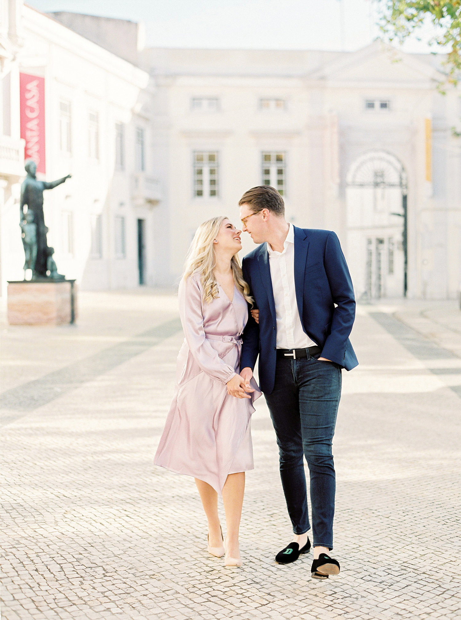 Sunrise couple session in Lisbon