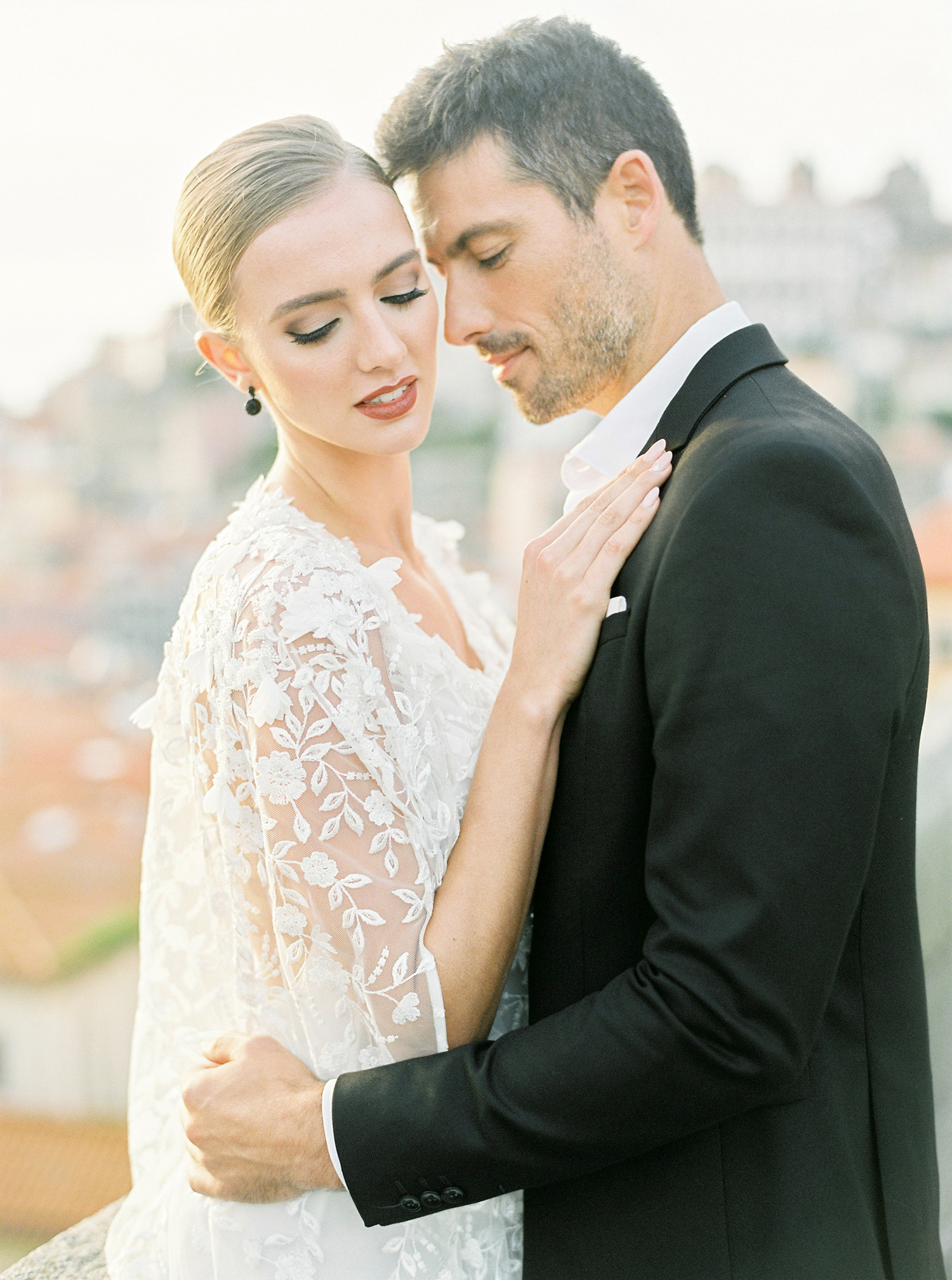 Winter elopement in the city