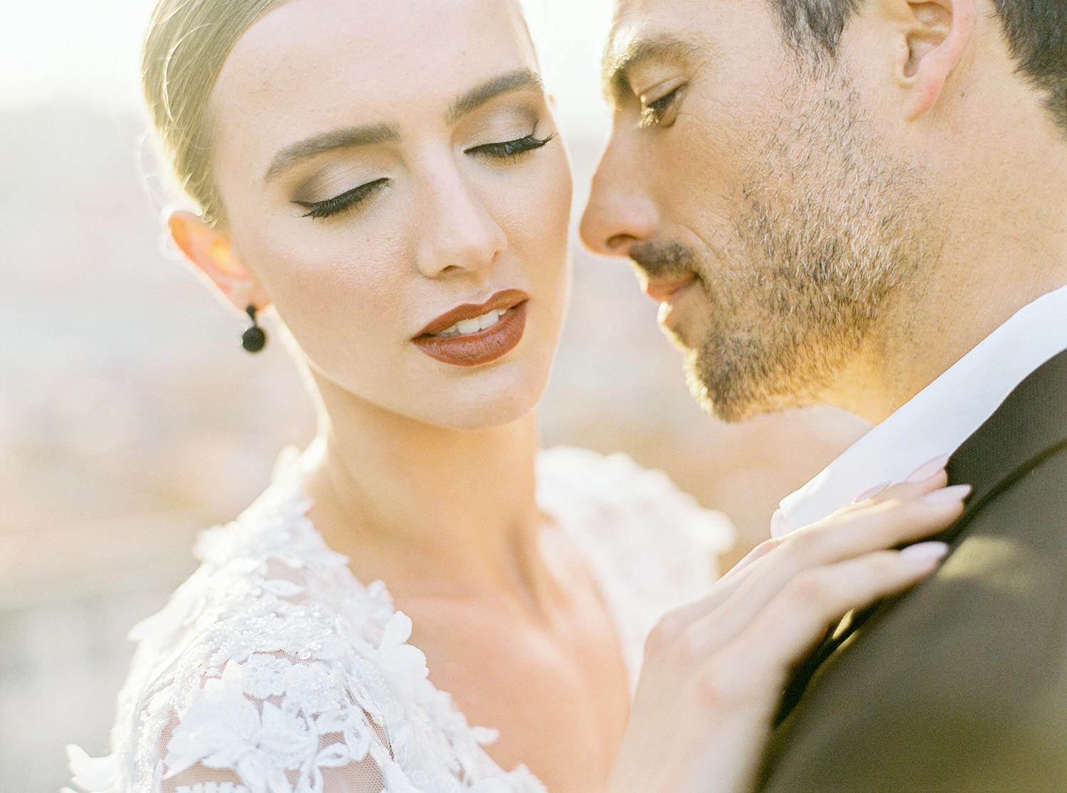 Winter elopement in the city
