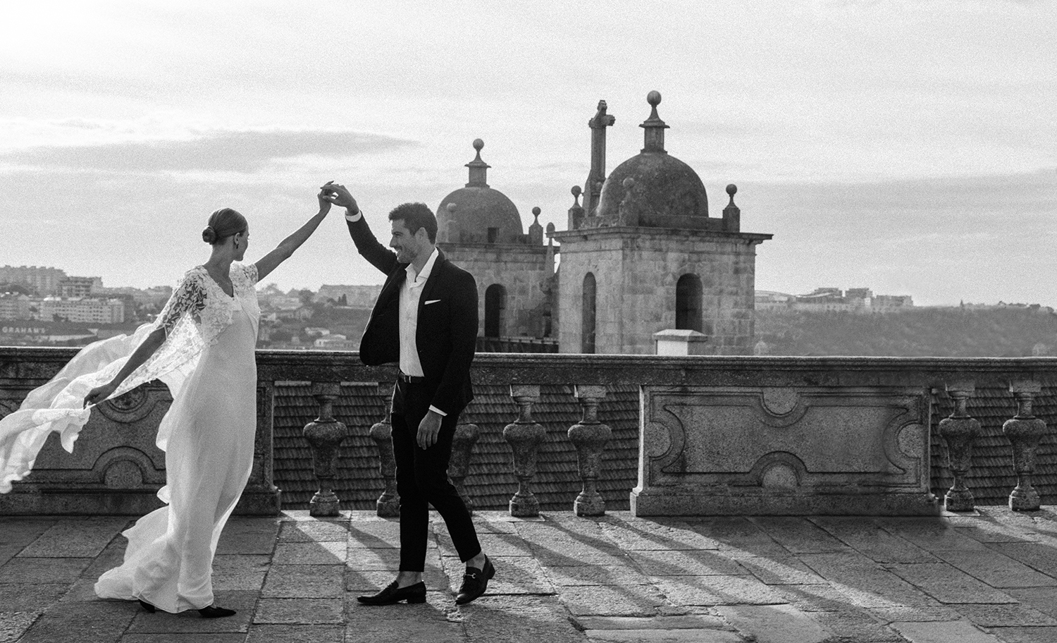 Winter elopement in the city