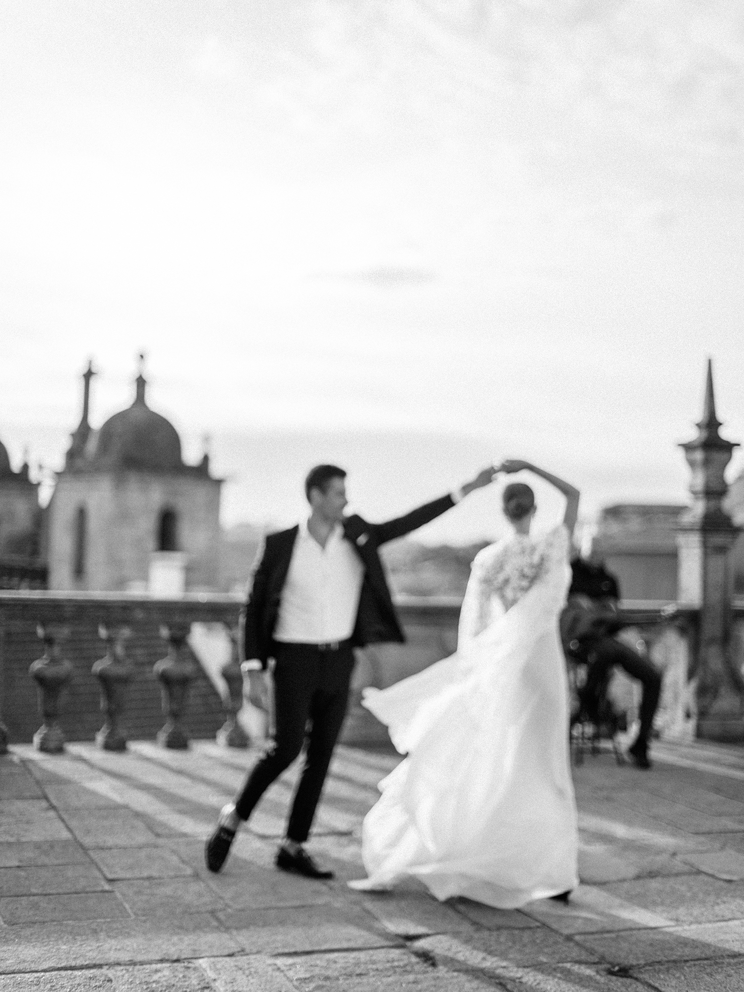 Winter elopement in the city