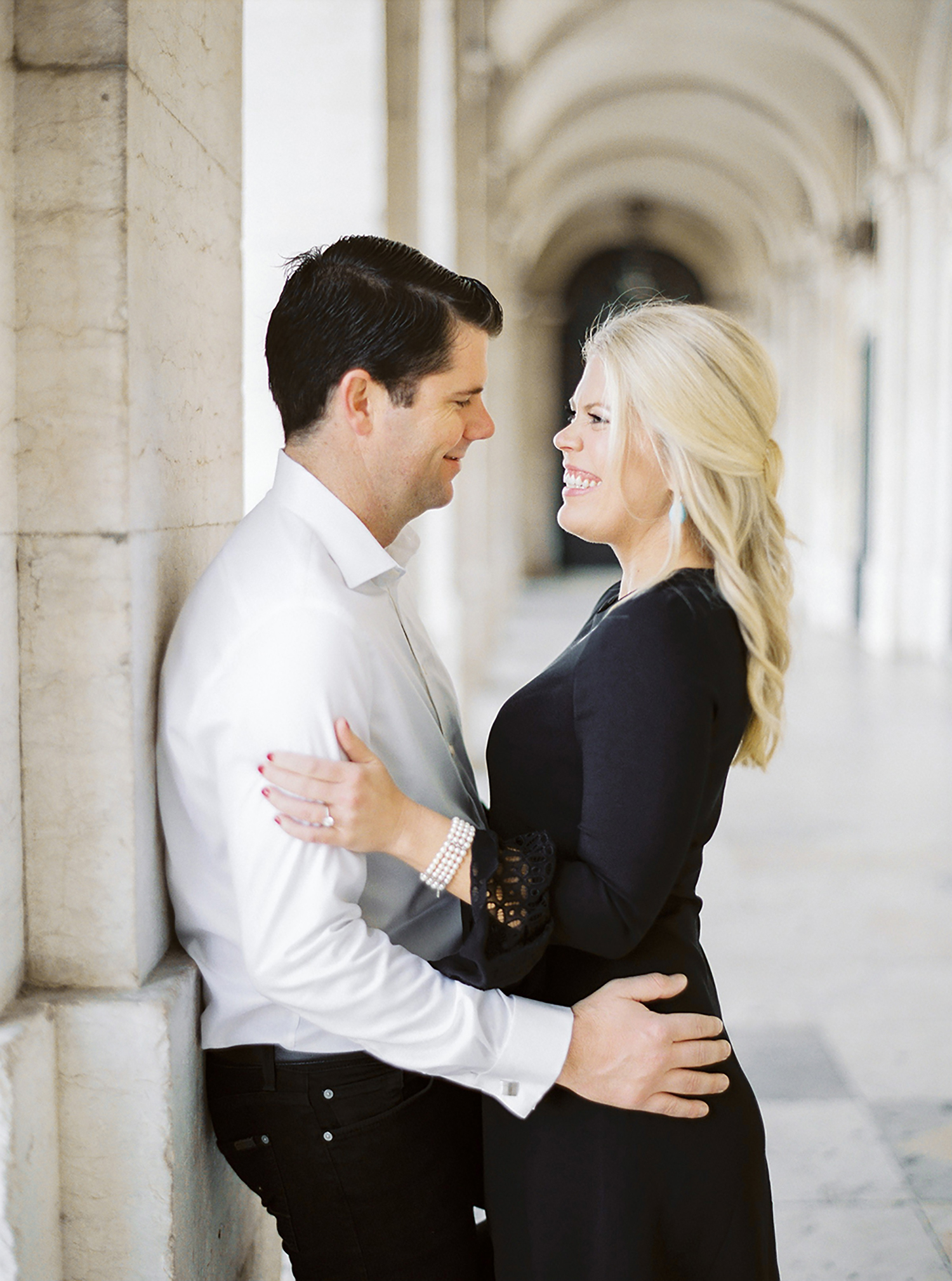 Romantic engagement session in Lisbon
