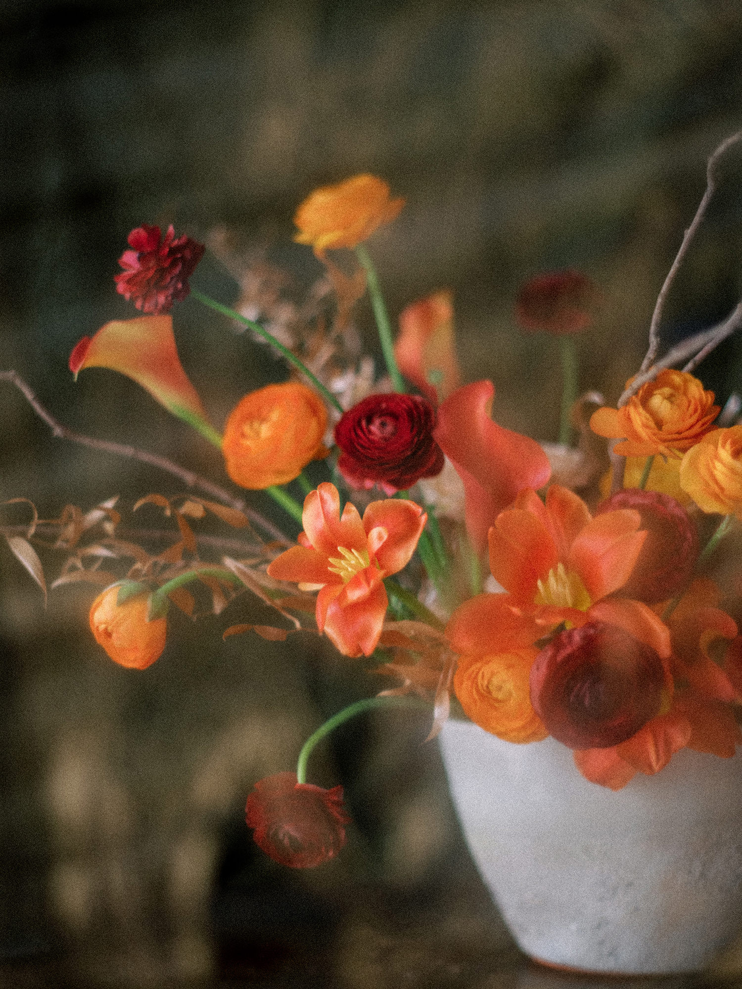Colorful wedding centerpiece on a more dramatic setting