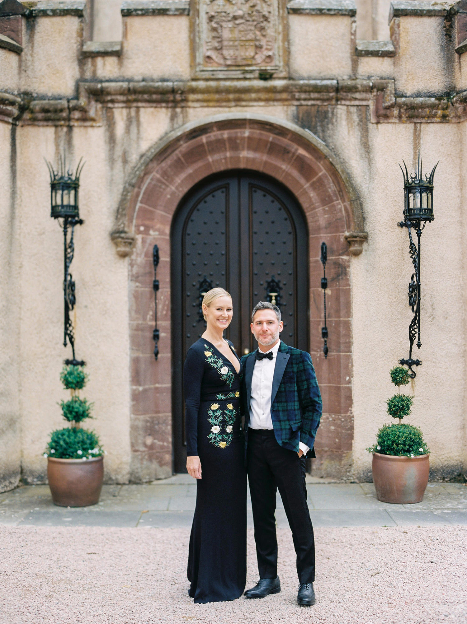 The couple welcoming their guests at the entrance of the Castle.